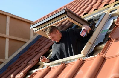 Pose de fenêtres de toit Velux à Tréogan